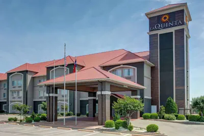 Photo 2 - La Quinta Inn & Suites by Wyndham Weatherford