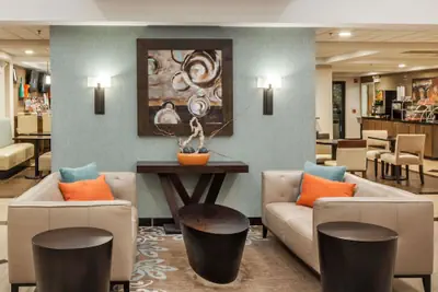 Photo 3 - Wingate by Wyndham Chicago Schaumburg