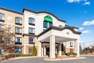 Photo 2 - Wingate by Wyndham Chicago Schaumburg