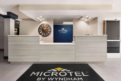 Photo 2 - Microtel Inn & Suites by Wyndham Florence/Cincinnati Airport