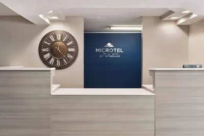 Photo 3 - Microtel Inn & Suites by Wyndham Florence/Cincinnati Airport