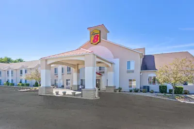 Photo 2 - Super 8 by Wyndham Cloverdale IN