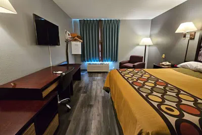 Photo 4 - Super 8 by Wyndham Cloverdale IN