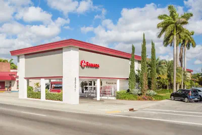 Photo 2 - Ramada by Wyndham Miami Springs/Miami International Airport