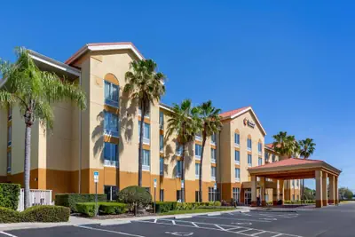 Photo 2 - Comfort Inn & Suites Orlando North