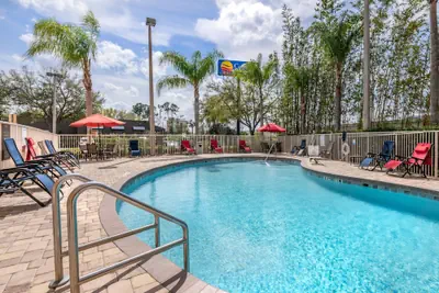 Photo 2 - Comfort Inn & Suites Orlando North