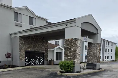 Photo 2 - Austinburg Hotel
