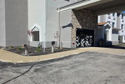 Photo 2 - Austinburg Hotel