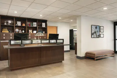Photo 4 - Four Points by Sheraton Raleigh Arena