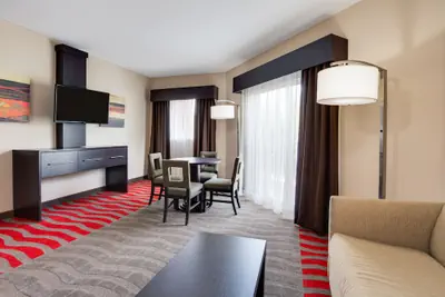 Photo 3 - Holiday Inn Express Hotel Naples Downtown - 5th Avenue