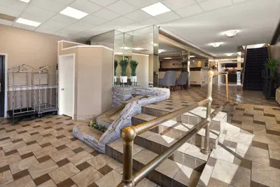 Photo 4 - Magnuson Hotel Detroit Airport