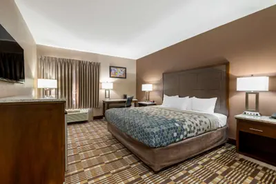 Photo 3 - Econo Lodge Shelbyville North