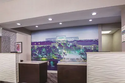 Photo 3 - La Quinta Inn & Suites by Wyndham Dallas Plano West