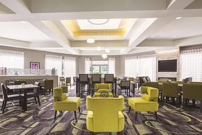 Photo 4 - La Quinta Inn & Suites by Wyndham Dallas Plano West