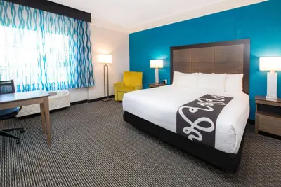 Photo 4 - La Quinta Inn & Suites by Wyndham Tampa Brandon Regency Park