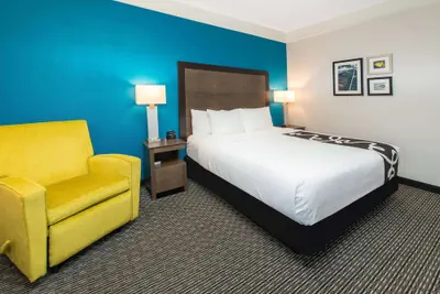 Photo 5 - La Quinta Inn & Suites by Wyndham Tampa Brandon Regency Park