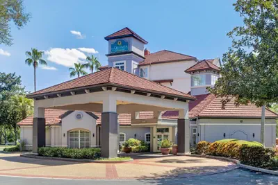 Photo 2 - La Quinta Inn & Suites by Wyndham Tampa Brandon Regency Park