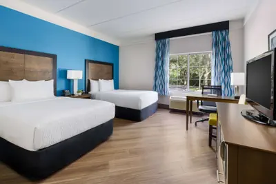 Photo 2 - La Quinta Inn & Suites by Wyndham Tampa Brandon Regency Park