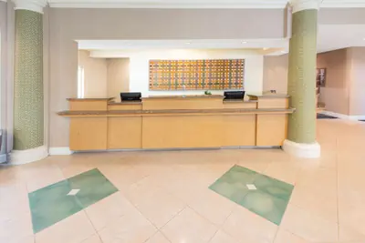 Photo 3 - La Quinta Inn & Suites by Wyndham Tampa Brandon Regency Park