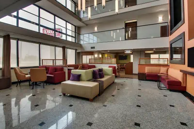 Photo 2 - Drury Inn & Suites Bowling Green