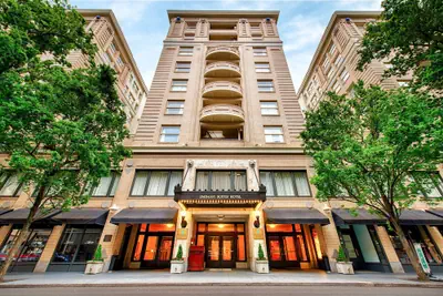 Photo 2 - Embassy Suites by Hilton Portland Downtown