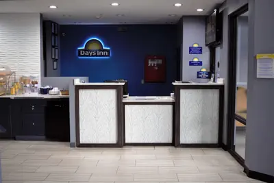 Photo 3 - Days Inn by Wyndham Montgomery