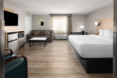 Photo 3 - La Quinta Inn & Suites by Wyndham Mansfield OH