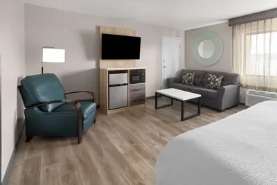 Photo 5 - La Quinta Inn & Suites by Wyndham Mansfield OH