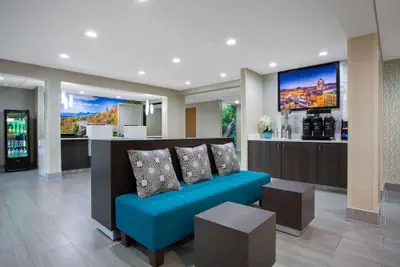 Photo 4 - La Quinta Inn & Suites by Wyndham Roanoke Salem