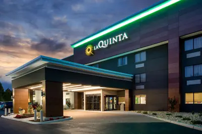 Photo 2 - La Quinta Inn & Suites by Wyndham Roanoke Salem