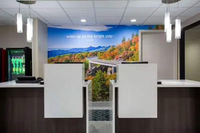 Photo 5 - La Quinta Inn & Suites by Wyndham Roanoke Salem