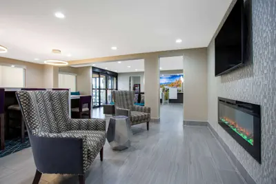 Photo 3 - La Quinta Inn & Suites by Wyndham Roanoke Salem
