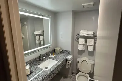 Photo 2 - Aderi Hotel Niantic