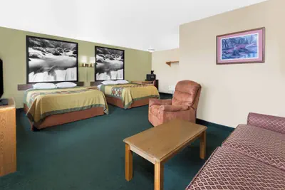 Photo 4 - Super 8 by Wyndham Antigo