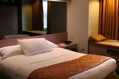 Photo 5 - CenterWay Hotel Buffalo North Near University