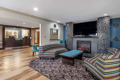 Photo 4 - Comfort Inn Tulsa Midtown