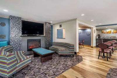 Photo 5 - Comfort Inn Tulsa Midtown