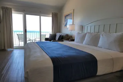 Photo 5 - Pointes North Beachfront Hotel – 2 Person Spa Tub Studios