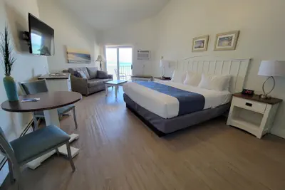 Photo 4 - Pointes North Beachfront Hotel – 2 Person Spa Tub Studios