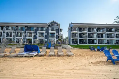 Photo 2 - Pointes North Beachfront Hotel – 2 Person Spa Tub Studios