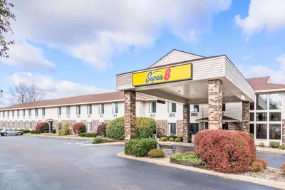 Photo 2 - Super 8 by Wyndham Wausau