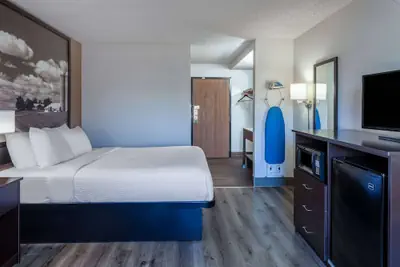 Photo 5 - Super 8 by Wyndham Wausau