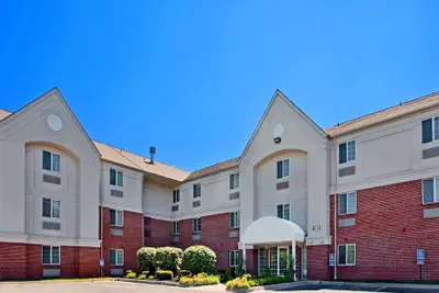 Photo 2 - MainStay Suites Kansas City Overland Park