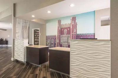Photo 3 - La Quinta Inn & Suites by Wyndham Oklahoma City Norman
