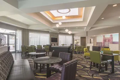 Photo 4 - La Quinta Inn & Suites by Wyndham Oklahoma City Norman