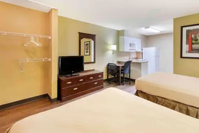 Photo 5 - Studio 6 Suites Fresno North CA