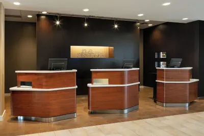 Photo 4 - Courtyard by Marriott Denver Airport