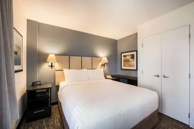 Photo 3 - Sonesta Simply Suites Salt Lake City Airport