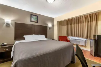 Photo 5 - Blue Line Inn Lake George