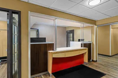 Photo 5 - Suburban Studios Charlotte – Executive Park